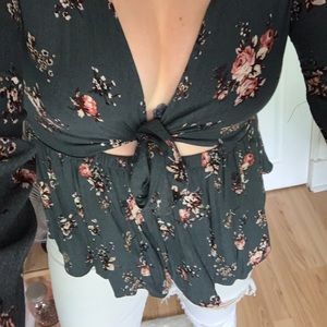 Sexy, flowy, American Eagle Top. Size: Medium